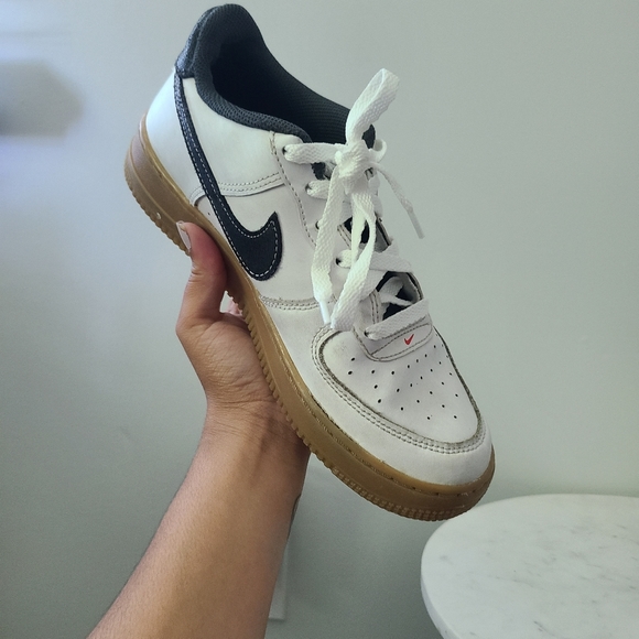 Vintage Smiley Nike Air Forces - Picture 5 of 8